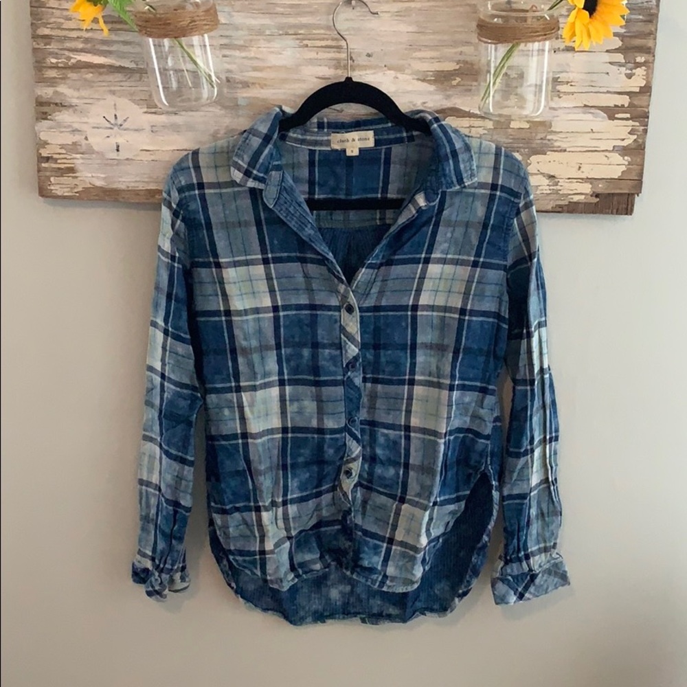 Cloth and stone button up